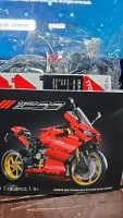 High Tech 1:5 Motorcycle Building Block